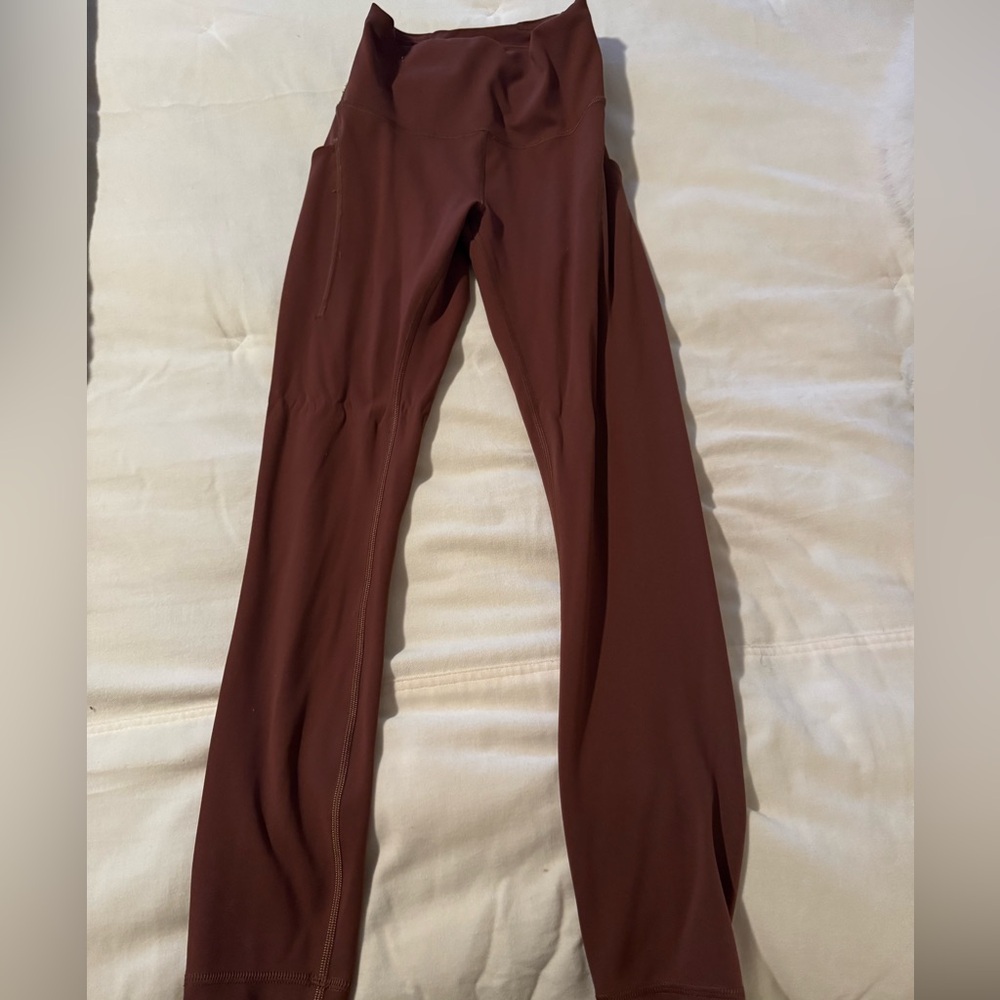 Lululemon- Wunder Train High Rise Tight with pockets